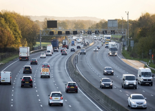 【英国自驾攻略】交通规则：过路费+停车规则+环岛行驶