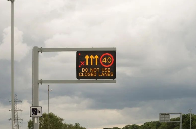 【英国自驾攻略】交通规则：过路费+停车规则+环岛行驶