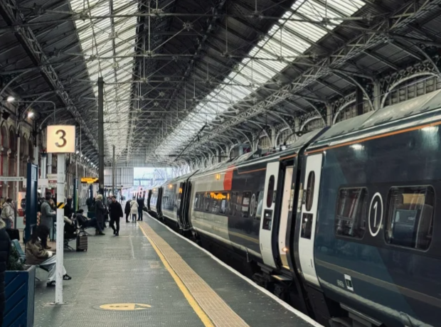 2025英国交通攻略大全- 地铁、火车、公交等购票及乘坐指南