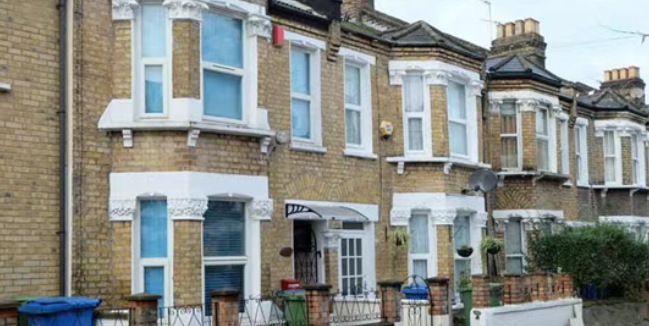 英国房价最高的街道及最大的政府福利住房小区分别在哪?