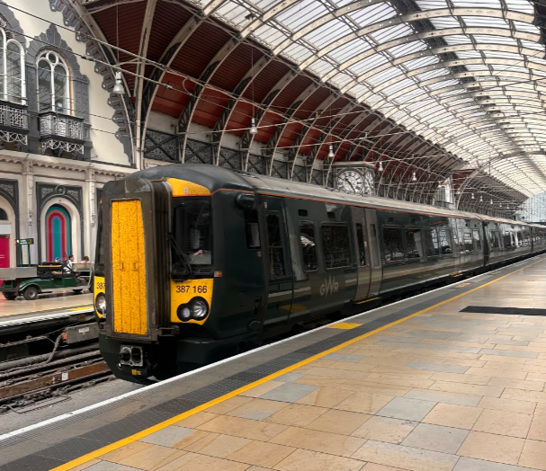 英国口音听不懂怎么办?点餐、问路、火车站英语实战指南