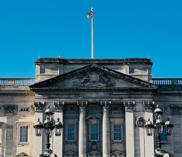 伦敦白金汉宫全攻略｜2026 最新开放时间、门票优惠、参观路线