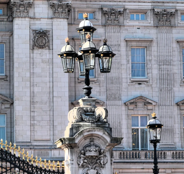 伦敦白金汉宫全攻略｜2026 最新开放时间、门票优惠、参观路线