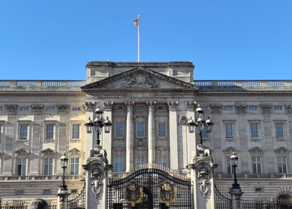 伦敦白金汉宫全攻略｜2026 最新开放时间、门票优惠、参观路线