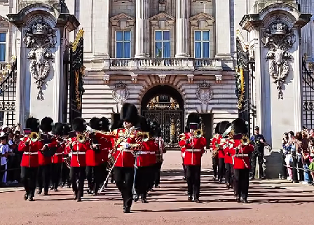 伦敦白金汉宫全攻略｜2026 最新开放时间、门票优惠、参观路线