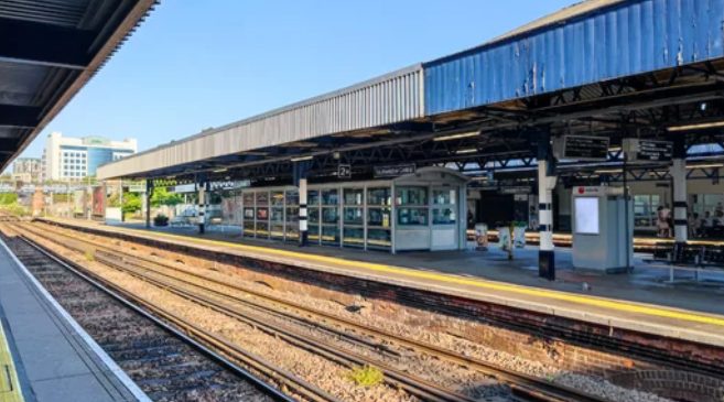 英国火车或飞机延误应该如何申请退款？