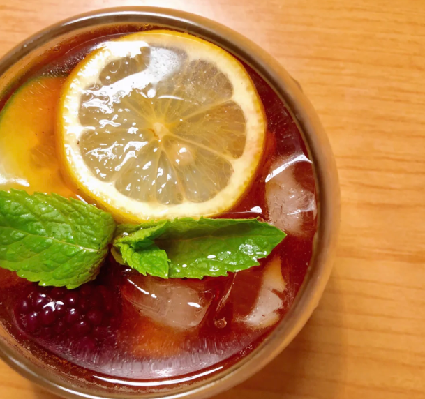 如何制作 Pimm’s 鸡尾酒？英国经典夏日饮品在家也能做