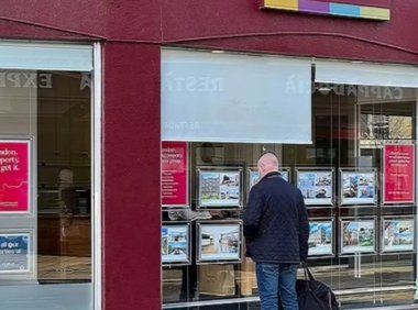 2025年英国房价是涨是跌？九大权威机构预测大盘点