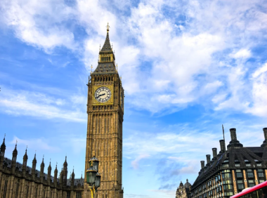英国旅游最佳时间全攻略:四季天气解析、景点开放与省钱技巧大公开